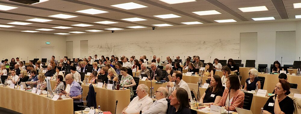 Plenum_als_Aufmacher_IMG_8360.JPG Plenum_als_Aufmacher_IMG_8360.JPG